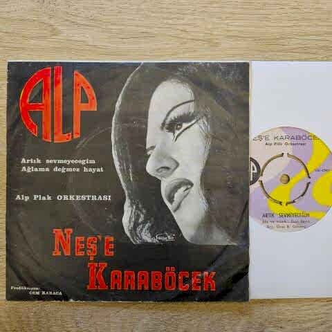 Neşe Karaböcek – Artık Sevmeyeceğim / Ağlama Değmez Hayat 45LİK PLAK