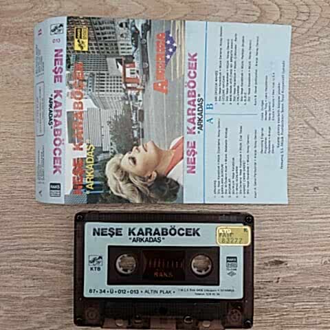 NEŞE KARABÖCEK - ARKADAŞ AMERİKA KASET