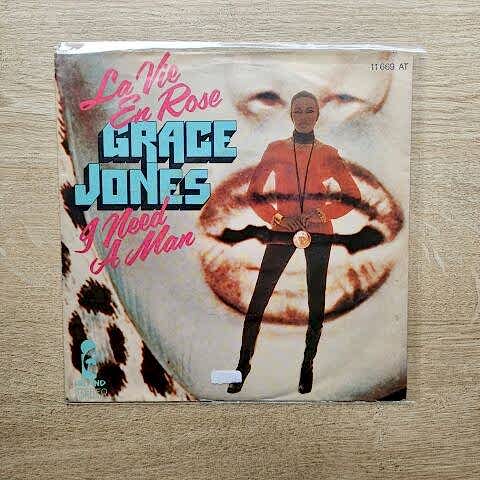 Grace Jones – La Vie En Rose / I Need A Man 45LİK PLAK